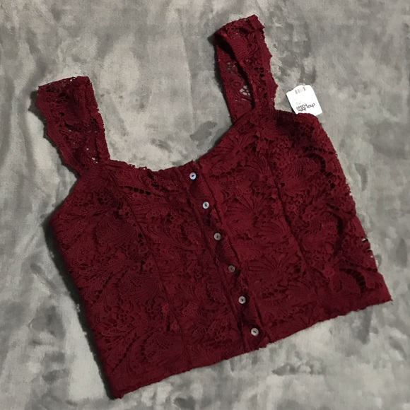 Charlotte Russe Tops - NWT Charlotte Russe Crochet Lace Crop Top, size L!